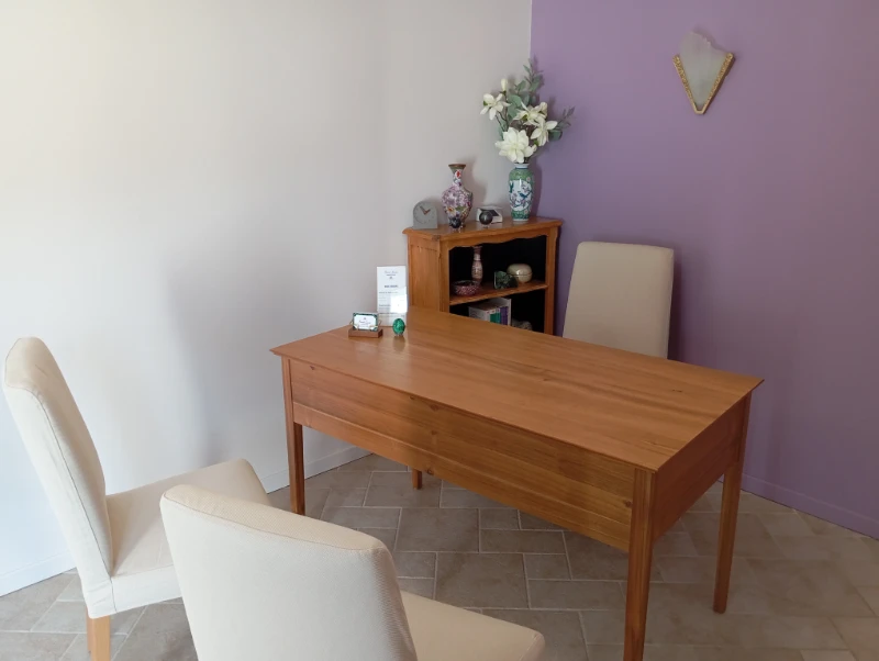Bureau de Benoit Lainé magnétiseur